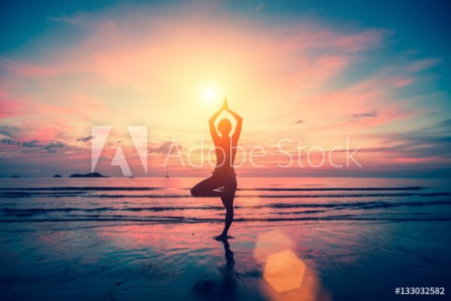 Bild på Silhouette yoga girl on the background of stunning sea and sunset Fitness meditation and healthy lifestyle